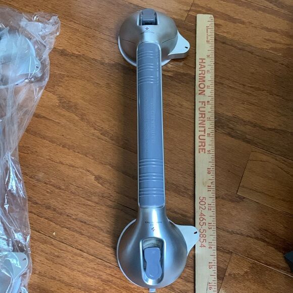 Set of Two Ultra Grip Grab Bar for tubs and showers - Picture 5 of 6